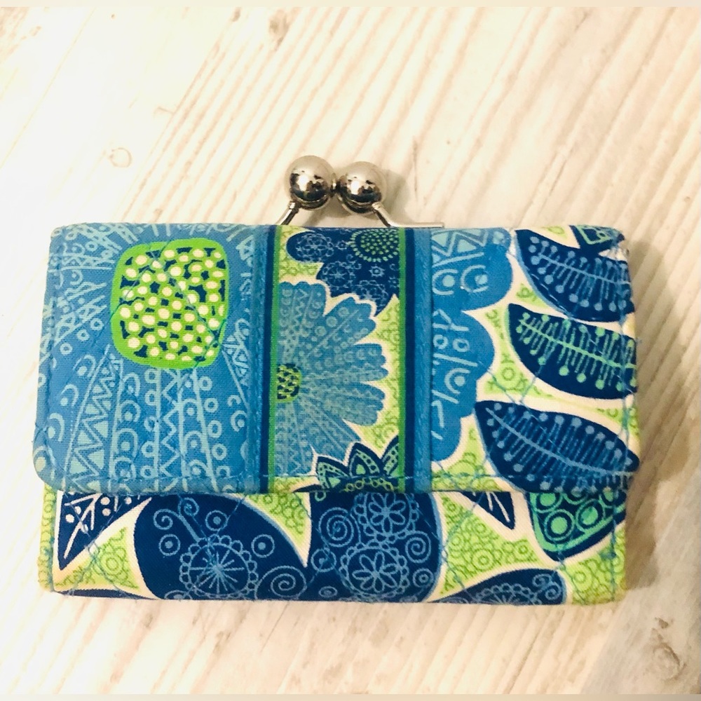 Vera Bradley Wallet - bright and colorful - great condition - Spring - S…
